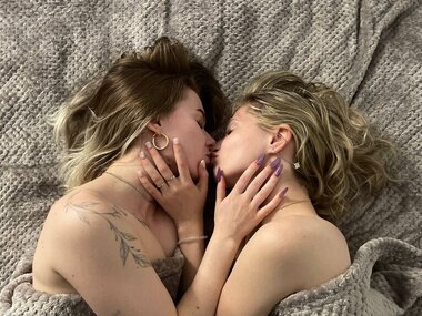 ElinoreAndNila Webcam
